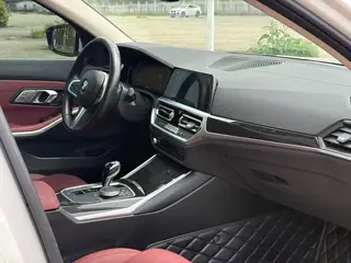 BMW 3 Series 2022 325Li M Conjunto deportivo interior foto 6