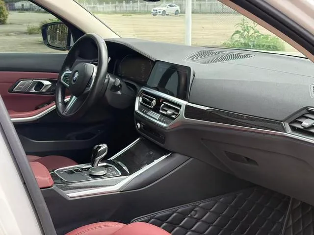 BMW 3 Series 2022 325Li M Conjunto deportivo interior foto 6