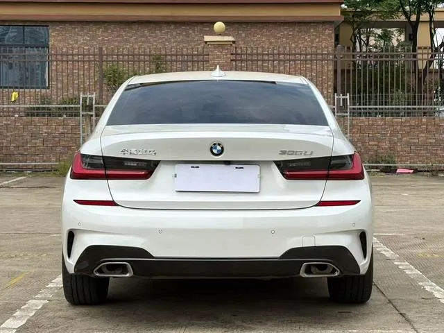 BMW 3 Series 2022 325Li M Conjunto deportivo interior foto 8