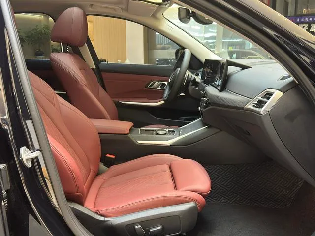 BMW 3 Series 2025 325Li M Sports suit interior photo 11 BMW 3 Series 2025 325Li M Sports suit interior photo 11