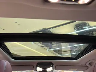BMW 3 Series 2025 325Li M Sports suit interior photo 13 BMW 3 Series 2025 325Li M Sports suit interior photo 13