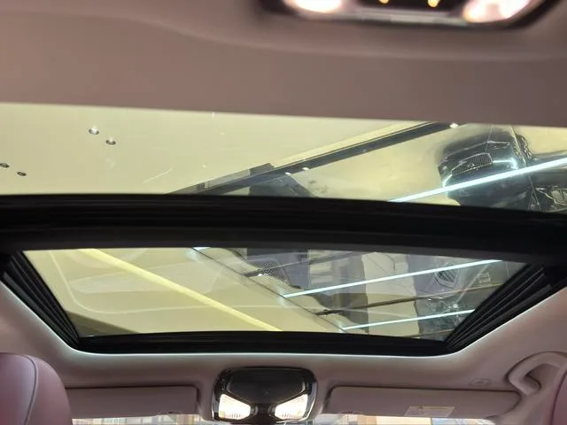 BMW 3 Series 2025 325Li M Sports suit interior photo 13 BMW 3 Series 2025 325Li M Sports suit interior photo 13