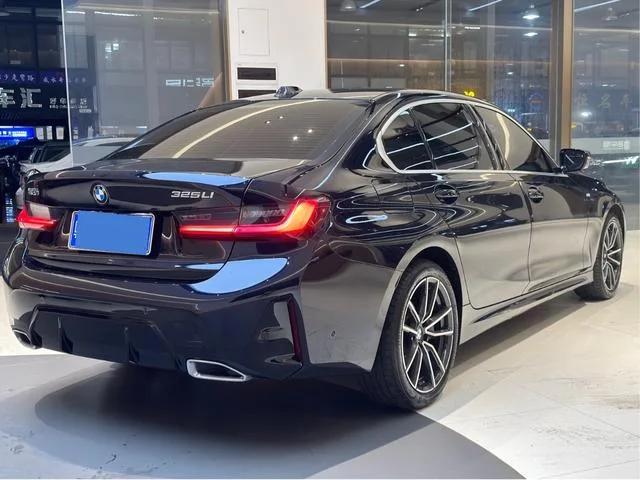 BMW 3 Series 2025 325Li M Sports suit interior photo 17 BMW 3 Series 2025 325Li M Sports suit interior photo 17