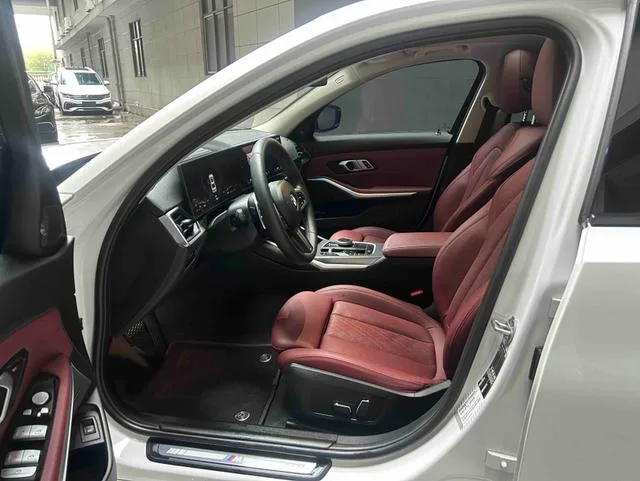 BMW 3 Series 2023 325Li M Sports Night Suit interior photo 9 BMW 3 Series 2023 325Li M Sports Night Suit interior photo 9