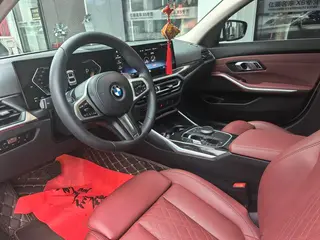 BMW 3 Series 2023 325Li M Спортивный костюм интерьер фото 7 BMW 3 Series 2023 325Li M Спортивный костюм интерьер фото 7