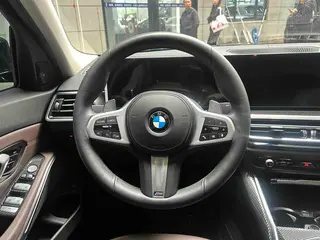 BMW 3 Series 2023 325Li M Спортивный костюм интерьер фото 15 BMW 3 Series 2023 325Li M Спортивный костюм интерьер фото 15