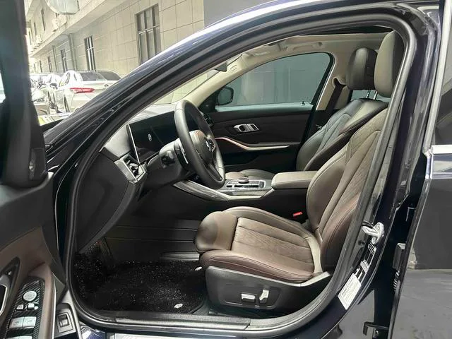 BMW 3 Series 2023 325Li M Спортивный костюм интерьер фото 16 BMW 3 Series 2023 325Li M Спортивный костюм интерьер фото 16