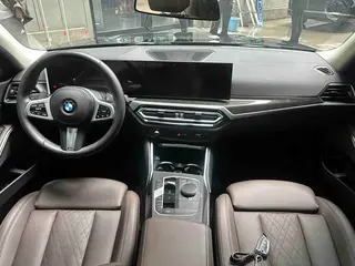 BMW 3 Series 2023 325Li M Спортивный костюм интерьер фото 17 BMW 3 Series 2023 325Li M Спортивный костюм интерьер фото 17