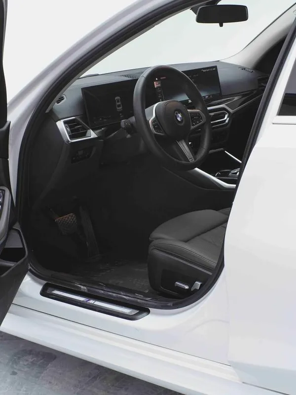 BMW 3 Series 2023 320Li M Ensemble de sport intérieur photo 17 BMW 3 Series 2023 320Li M Ensemble de sport intérieur photo 17