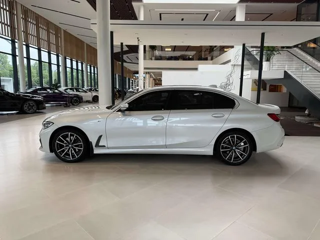 BMW 3 Series 2022 320Li M Sports suit exterior photo 4