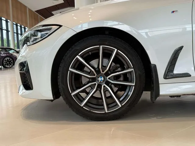 BMW 3 Series 2022 320Li M Sports suit exterior photo 6