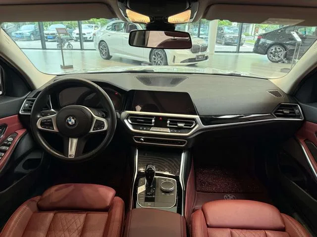 BMW 3 Series 2022 320Li M Sports suit interior photo 11