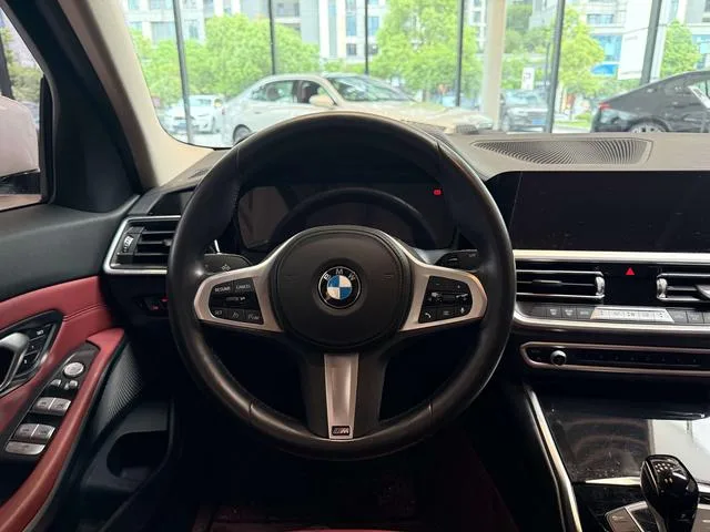 BMW 3 Series 2022 320Li M Sports suit interior photo 16