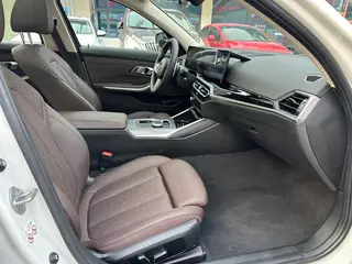 BMW 3 Series 2023 325Li M Traje nocturno deportivo Yao interior foto 10 BMW 3 Series 2023 325Li M Traje nocturno deportivo Yao interior foto 10