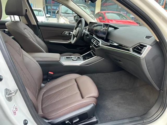 BMW 3 Series 2023 325Li M Traje nocturno deportivo Yao interior foto 10 BMW 3 Series 2023 325Li M Traje nocturno deportivo Yao interior foto 10