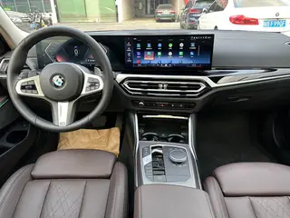 BMW 3 Series 2023 325Li M Traje nocturno deportivo Yao interior foto 12 BMW 3 Series 2023 325Li M Traje nocturno deportivo Yao interior foto 12