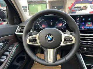 BMW 3 Series 2023 325Li M Traje nocturno deportivo Yao interior foto 13 BMW 3 Series 2023 325Li M Traje nocturno deportivo Yao interior foto 13