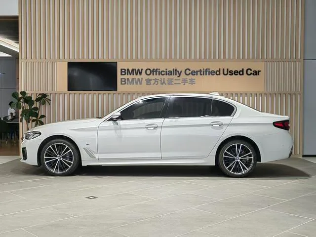 BMW 5 Series 2022 Segundo cambio 530Li Líder M Conjunto deportivo exterior foto 4