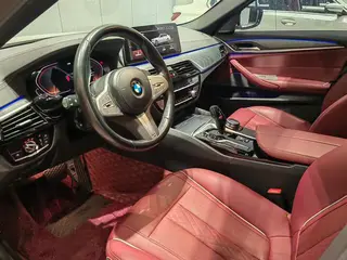 BMW 5 Series 2022 Segundo cambio 530Li Líder M Conjunto deportivo interior foto 10