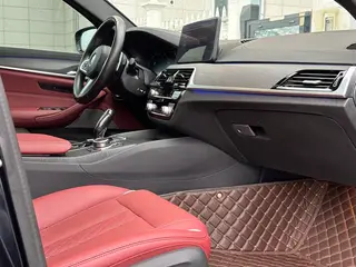 BMW 5 Series 2022 530Li Leading Type M Sports suit interior photo 6 BMW 5 Series 2022 530Li Leading Type M Sports suit interior photo 6