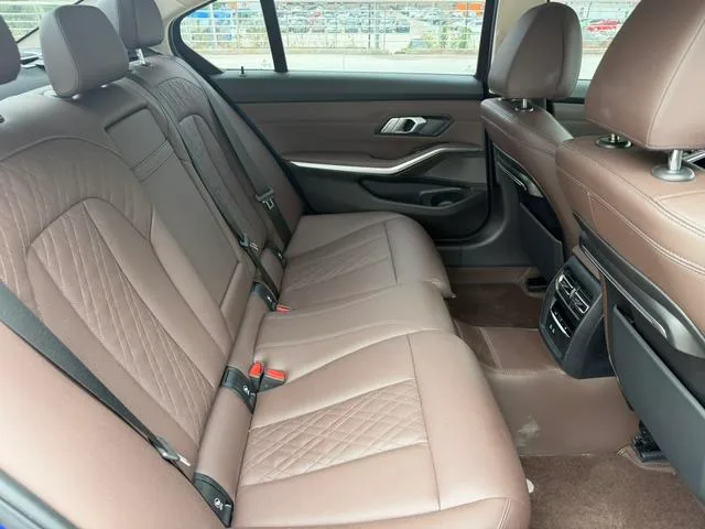 BMW 3 Series 2022 325Li M Sports suit interior photo 12 BMW 3 Series 2022 325Li M Sports suit interior photo 12
