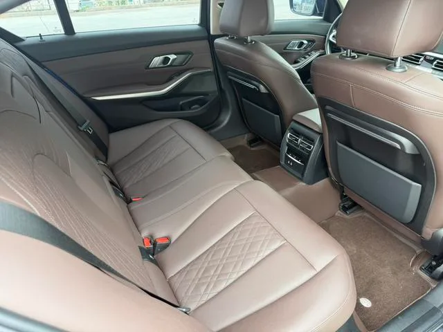 BMW 3 Series 2022 325Li M Sports suit interior photo 13 BMW 3 Series 2022 325Li M Sports suit interior photo 13
