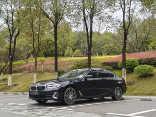 BMW 5 Series 2023 530Li Líder Traje de lujo