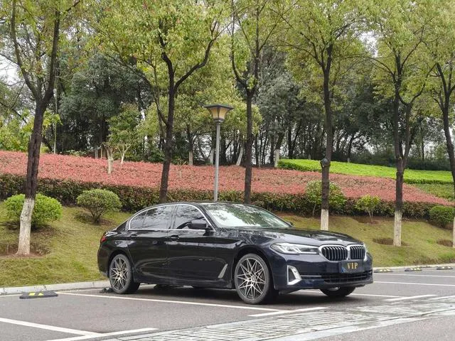 BMW 5 Series 2023 530Li Leading Type Luxury Set exterior photo 2 BMW 5 Series 2023 530Li Leading Type Luxury Set exterior photo 2