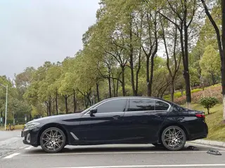 BMW 5 Series 2023 530Li Leading Type Luxury Set exterior photo 4 BMW 5 Series 2023 530Li Leading Type Luxury Set exterior photo 4