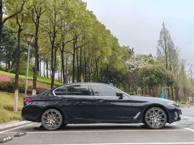 BMW 5 Series 2023 530Li Leading Type Luxury Set exterior photo 5 BMW 5 Series 2023 530Li Leading Type Luxury Set exterior photo 5
