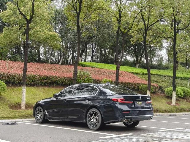 BMW 5 Series 2023 530Li Leading Type Luxury Set exterior photo 6 BMW 5 Series 2023 530Li Leading Type Luxury Set exterior photo 6
