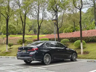 BMW 5 Series 2023 530Li Leading Type Luxury Set exterior photo 10 BMW 5 Series 2023 530Li Leading Type Luxury Set exterior photo 10