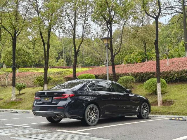 BMW 5 Series 2023 530Li Leading Type Luxury Set exterior photo 10 BMW 5 Series 2023 530Li Leading Type Luxury Set exterior photo 10