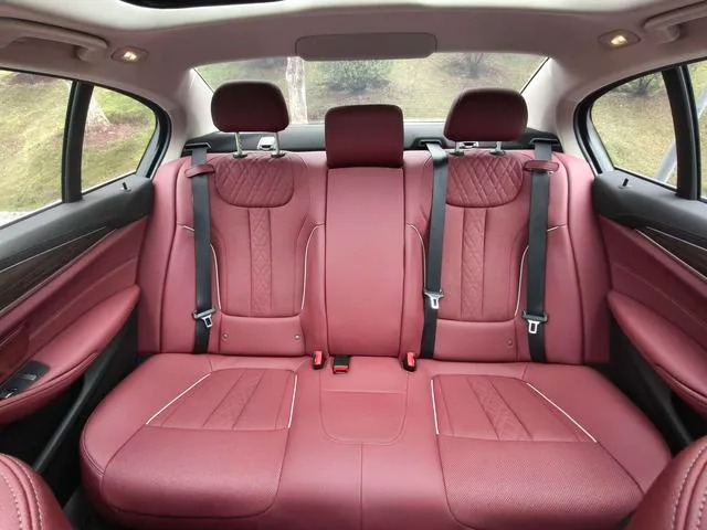 BMW 5 Series 2023 530Li Leading Type Luxury Set interior photo 15 BMW 5 Series 2023 530Li Leading Type Luxury Set interior photo 15