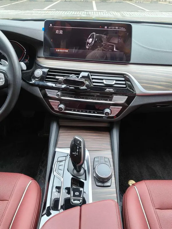 BMW 5 Series 2023 530Li Leading Type Luxury Set interior photo 18 BMW 5 Series 2023 530Li Leading Type Luxury Set interior photo 18