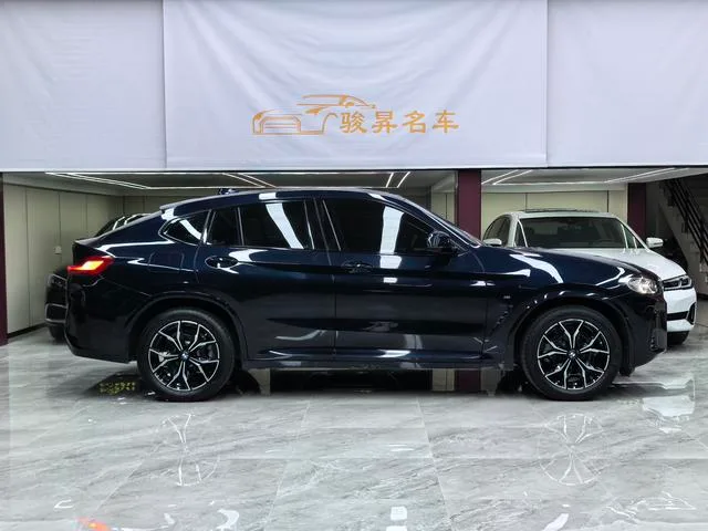 BMW X4 2022 xDrive 25i M Ensemble de sport extérieur photo 8 BMW X4 2022 xDrive 25i M Ensemble de sport extérieur photo 8