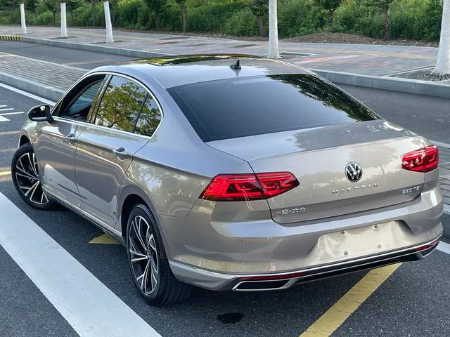 Volkswagen Magotan 2021 330TSI DSG 30 Edición de aniversario exterior foto 5 Volkswagen Magotan 2021 330TSI DSG 30 Edición de aniversario exterior foto 5