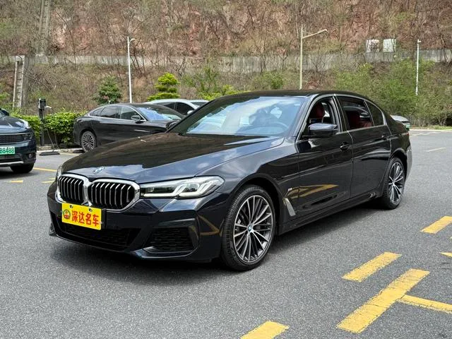 BMW 5 Series 2022 Reforma 530Li Líder M Conjunto deportivo exterior foto 1 BMW 5 Series 2022 Reforma 530Li Líder M Conjunto deportivo exterior foto 1