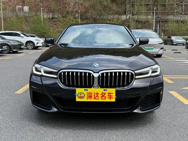 BMW 5 Series 2022 Reforma 530Li Líder M Conjunto deportivo exterior foto 2 BMW 5 Series 2022 Reforma 530Li Líder M Conjunto deportivo exterior foto 2