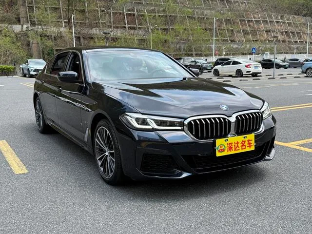 BMW 5 Series 2022 Reforma 530Li Líder M Conjunto deportivo exterior foto 3 BMW 5 Series 2022 Reforma 530Li Líder M Conjunto deportivo exterior foto 3