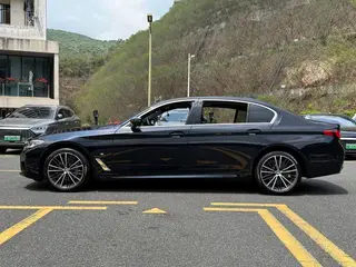 BMW 5 Series 2022 Reforma 530Li Líder M Conjunto deportivo exterior foto 4 BMW 5 Series 2022 Reforma 530Li Líder M Conjunto deportivo exterior foto 4