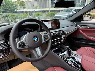 BMW 5 Series 2022 Reforma 530Li Líder M Conjunto deportivo exterior foto 6 BMW 5 Series 2022 Reforma 530Li Líder M Conjunto deportivo exterior foto 6