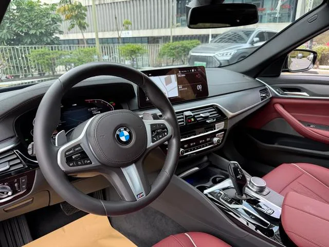 BMW 5 Series 2022 Reforma 530Li Líder M Conjunto deportivo exterior foto 6 BMW 5 Series 2022 Reforma 530Li Líder M Conjunto deportivo exterior foto 6