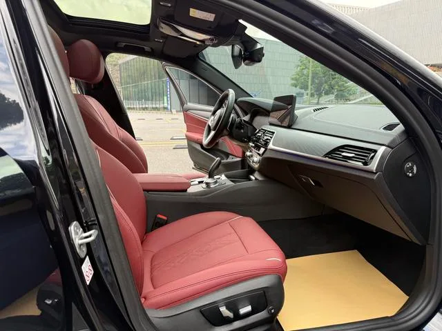 BMW 5 Series 2022 Reforma 530Li Líder M Conjunto deportivo exterior foto 9 BMW 5 Series 2022 Reforma 530Li Líder M Conjunto deportivo exterior foto 9