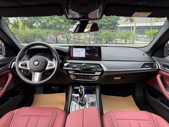 BMW 5 Series 2022 Reforma 530Li Líder M Conjunto deportivo interior foto 12 BMW 5 Series 2022 Reforma 530Li Líder M Conjunto deportivo interior foto 12