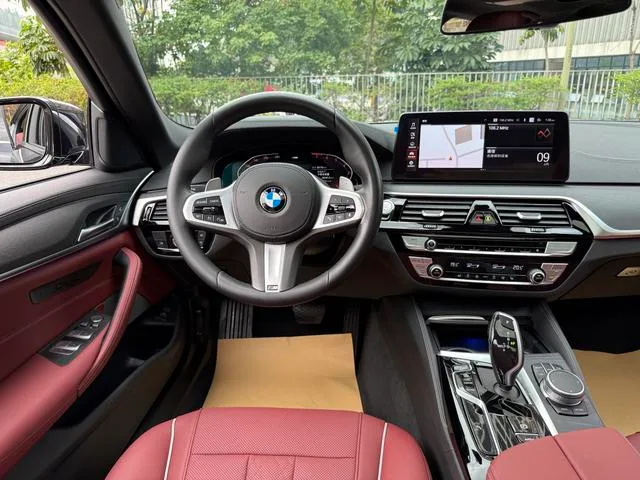 BMW 5 Series 2022 Reforma 530Li Líder M Conjunto deportivo interior foto 13 BMW 5 Series 2022 Reforma 530Li Líder M Conjunto deportivo interior foto 13