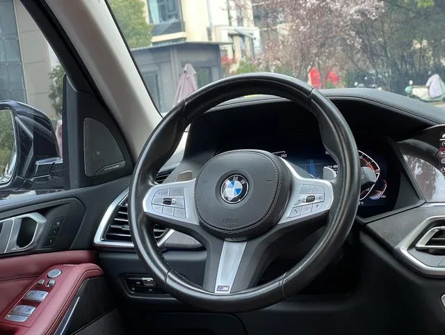 BMW X5 2022 xDrive 30Li M Спортивный костюм интерьер фото 13 BMW X5 2022 xDrive 30Li M Спортивный костюм интерьер фото 13