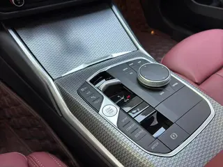 BMW 3 Series 2023 325Li M Traje nocturno deportivo Yao interior foto 13 BMW 3 Series 2023 325Li M Traje nocturno deportivo Yao interior foto 13