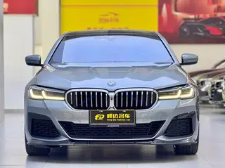 BMW 5 Series 2022 540i Edición de moda M Conjunto deportivo exterior foto 2