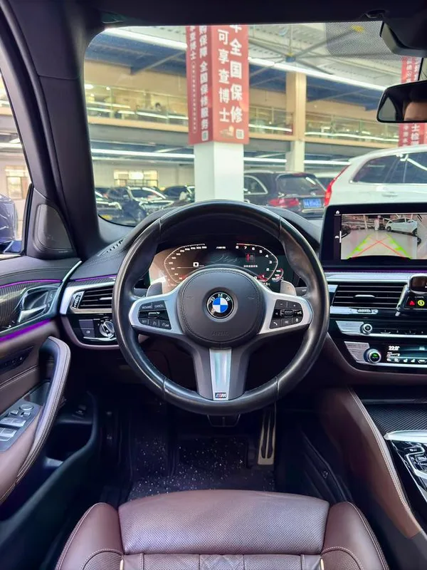 BMW 5 Series 2022 540i Edición de moda M Conjunto deportivo interior foto 12